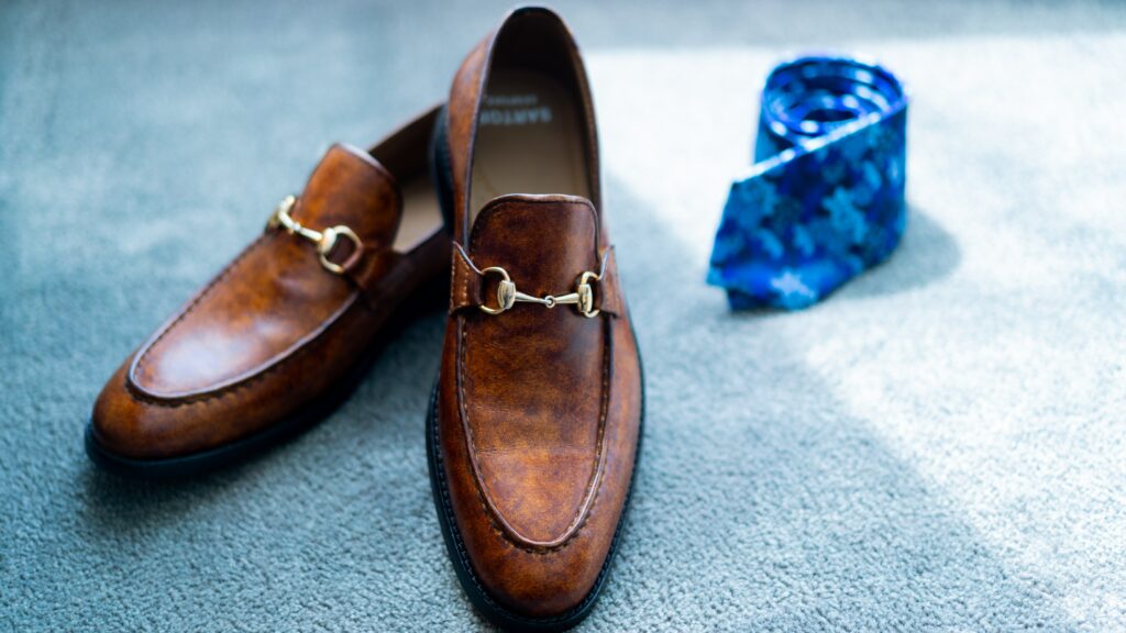 Avec quel look porter des chaussures marrons homme ?